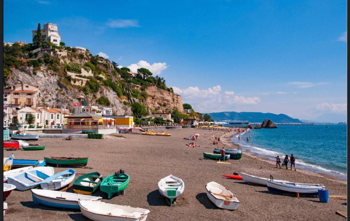 شقة Holiday House Il Castello Di Anna Vietri المظهر الخارجي الصورة